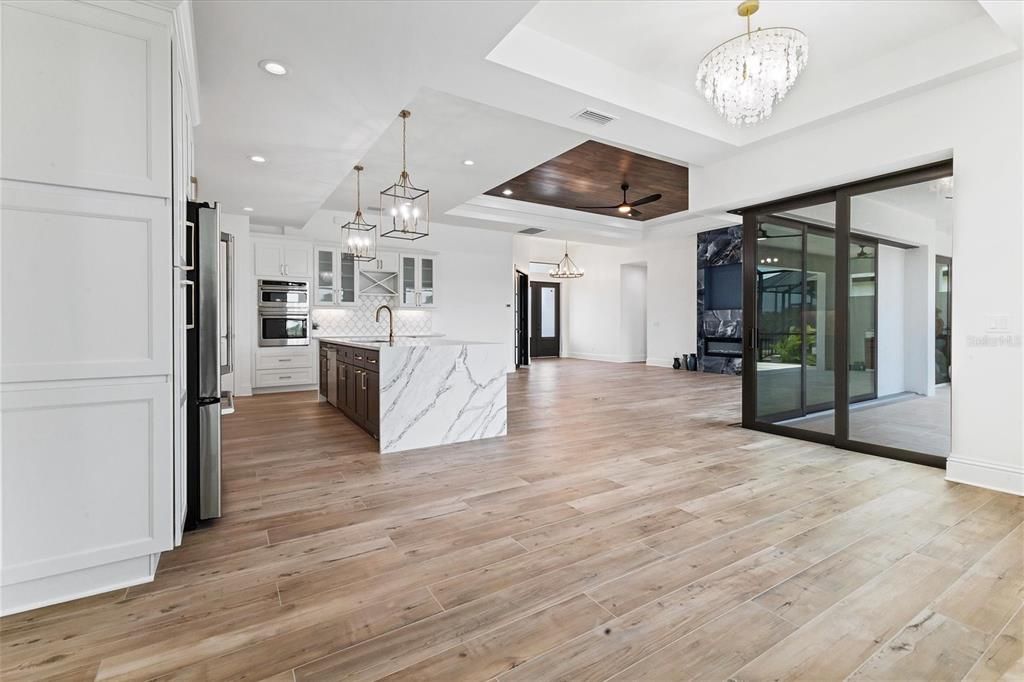 En Venta: $899,900 (3 camas, 3 baños, 2454 Pies cuadrados)