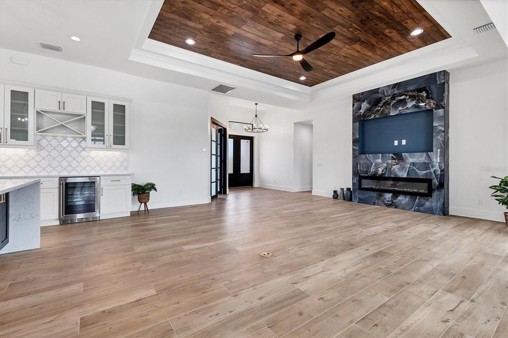 En Venta: $899,900 (3 camas, 3 baños, 2454 Pies cuadrados)