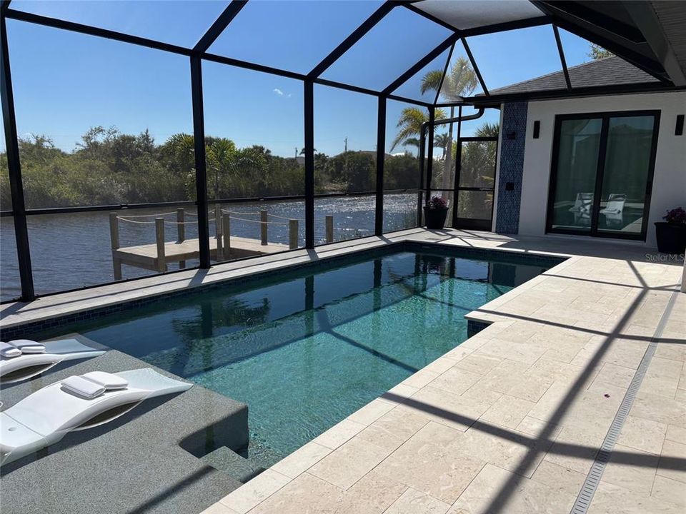 En Venta: $899,900 (3 camas, 3 baños, 2454 Pies cuadrados)