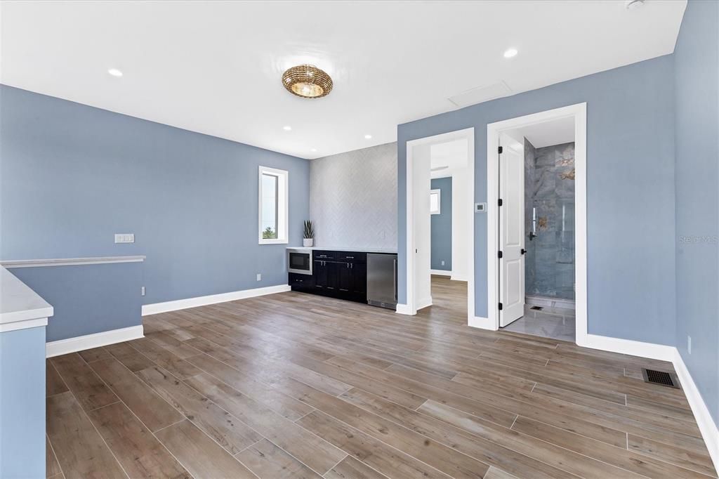 En Venta: $899,900 (3 camas, 3 baños, 2454 Pies cuadrados)