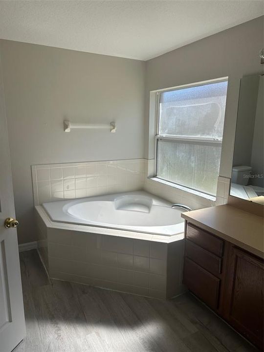 For Rent: $1,900 (3 beds, 2 baths, 1856 Square Feet)