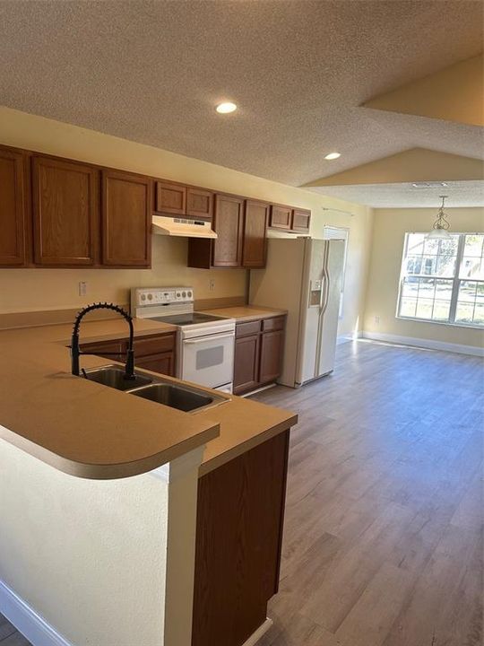 For Rent: $1,900 (3 beds, 2 baths, 1856 Square Feet)