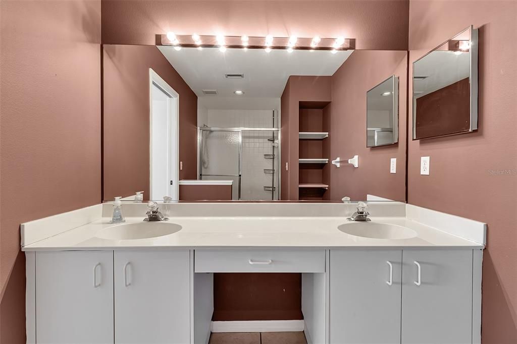 На продажу: $269,000 (2 спален, 2 ванн, 1304 Квадратных фут)