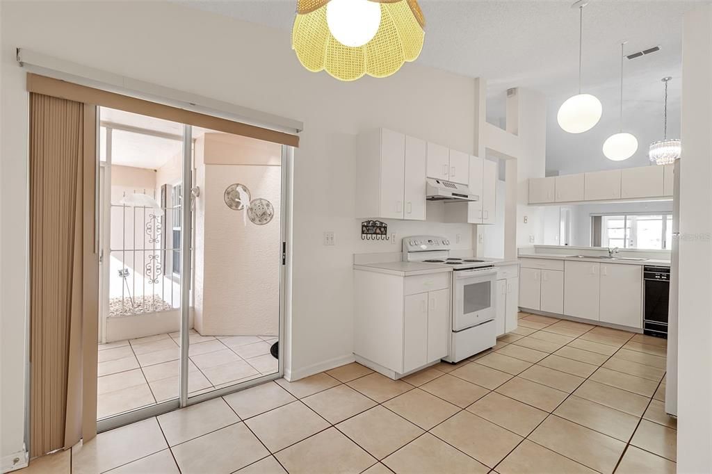 На продажу: $269,000 (2 спален, 2 ванн, 1304 Квадратных фут)