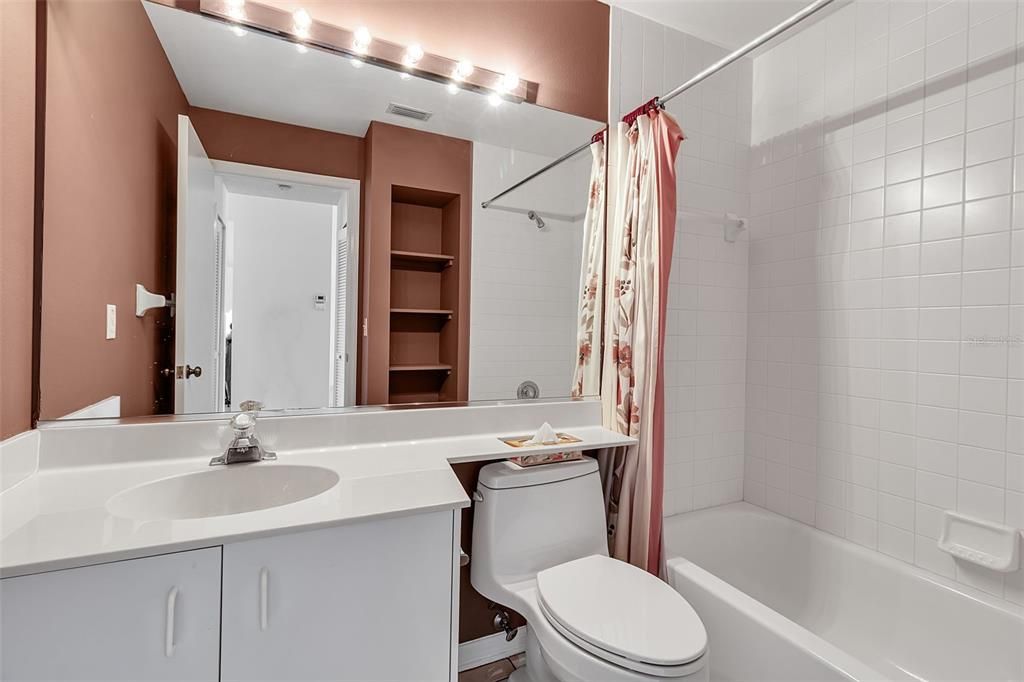 На продажу: $269,000 (2 спален, 2 ванн, 1304 Квадратных фут)