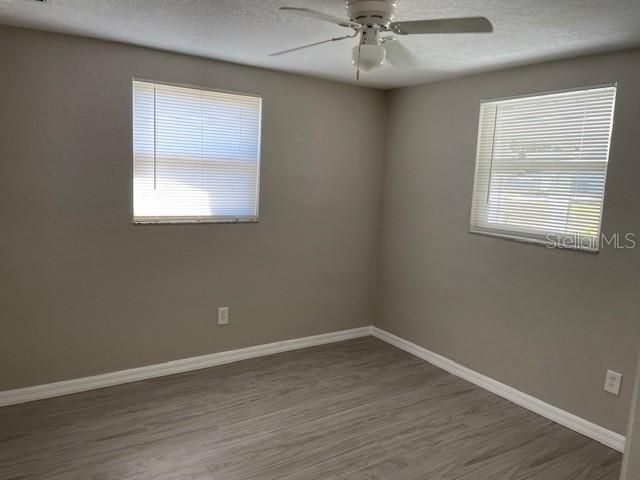 На продажу: $235,000 (2 спален, 1 ванн, 932 Квадратных фут)