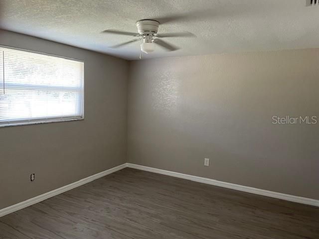 На продажу: $235,000 (2 спален, 1 ванн, 932 Квадратных фут)