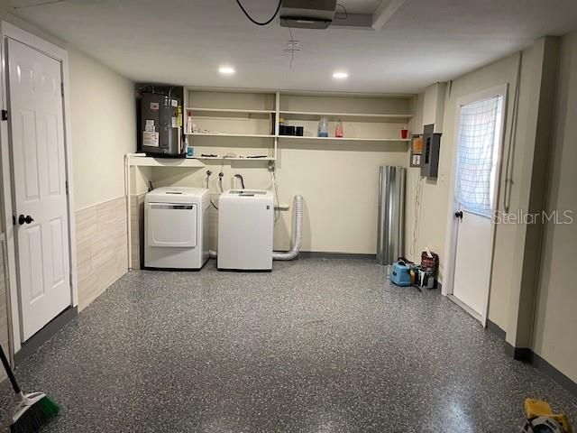 На продажу: $235,000 (2 спален, 1 ванн, 932 Квадратных фут)