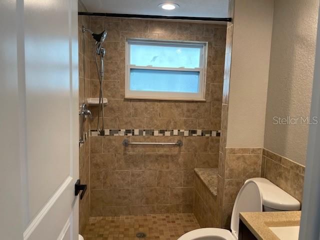 На продажу: $235,000 (2 спален, 1 ванн, 932 Квадратных фут)