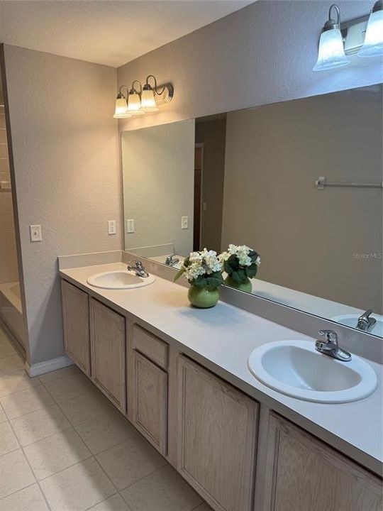 For Sale: $240,000 (4 beds, 2 baths, 1642 Square Feet)