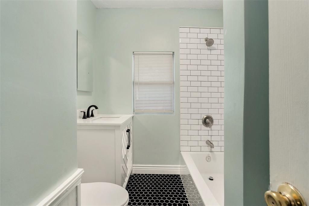 В аренду: $2,550 (3 спален, 2 ванн, 1212 Квадратных фут)