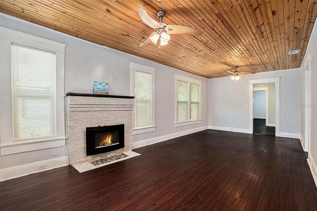 В аренду: $2,550 (3 спален, 2 ванн, 1212 Квадратных фут)