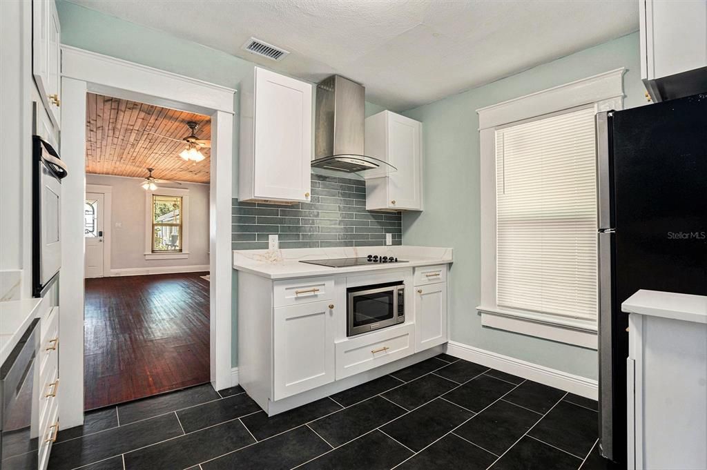 В аренду: $2,550 (3 спален, 2 ванн, 1212 Квадратных фут)