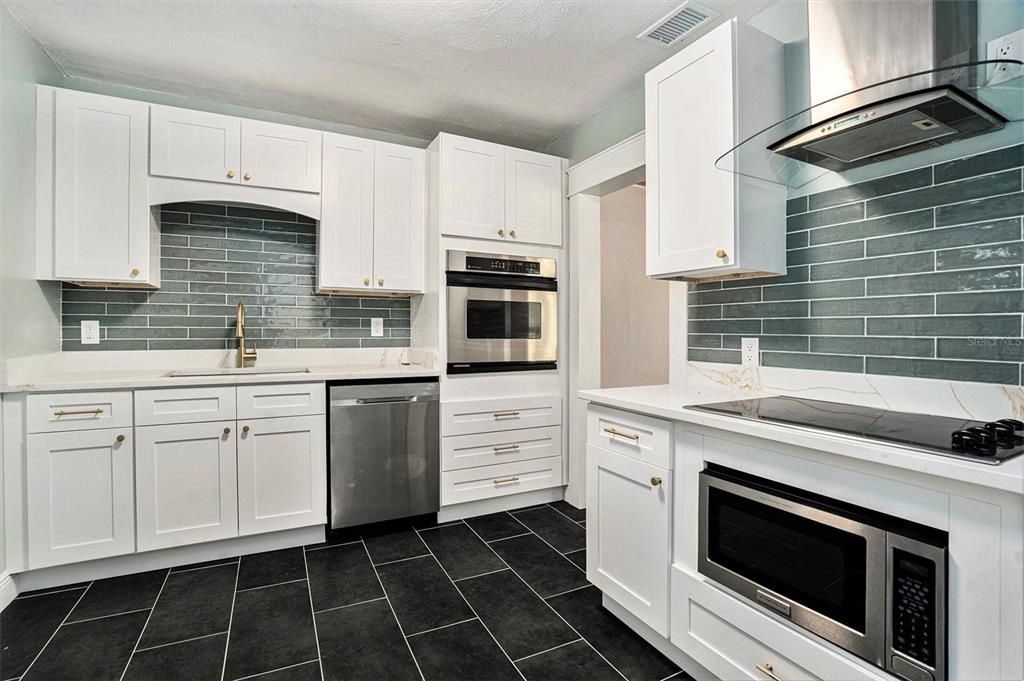 В аренду: $2,550 (3 спален, 2 ванн, 1212 Квадратных фут)