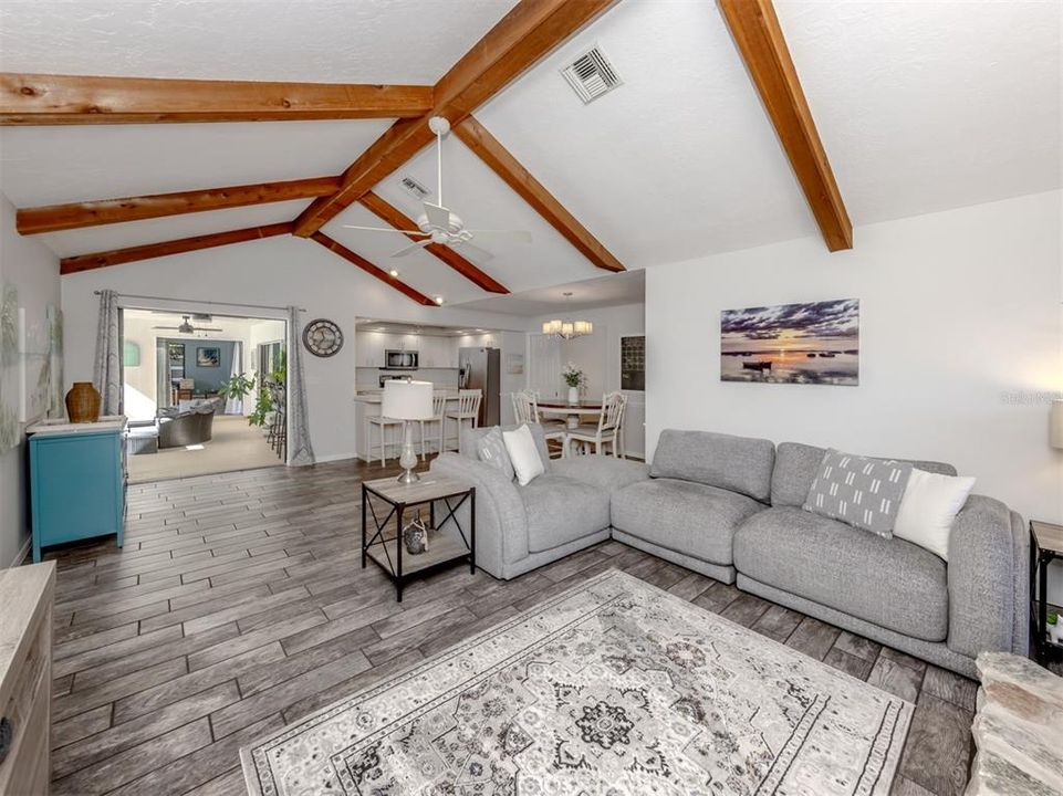 En Venta: $525,000 (3 camas, 2 baños, 2299 Pies cuadrados)