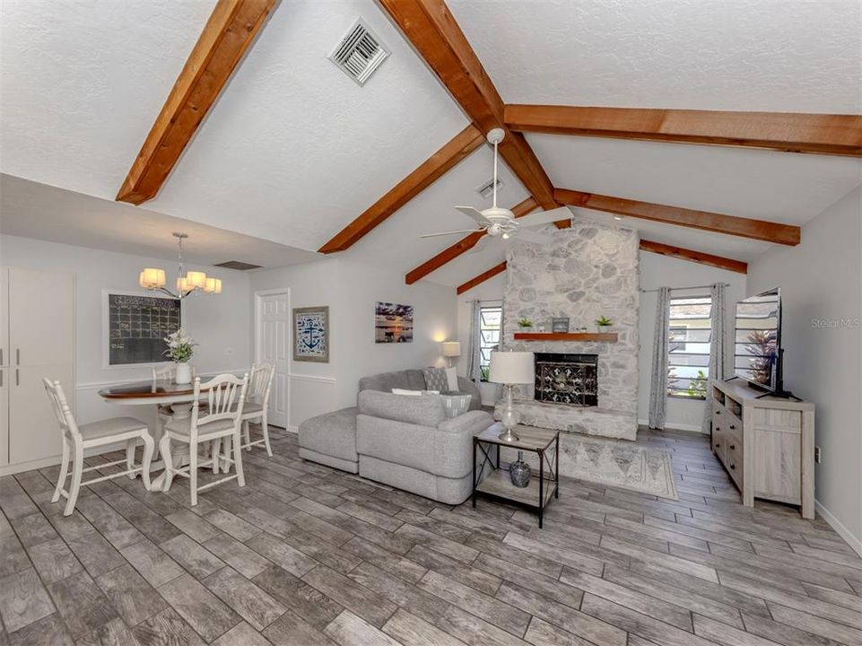 En Venta: $525,000 (3 camas, 2 baños, 2299 Pies cuadrados)