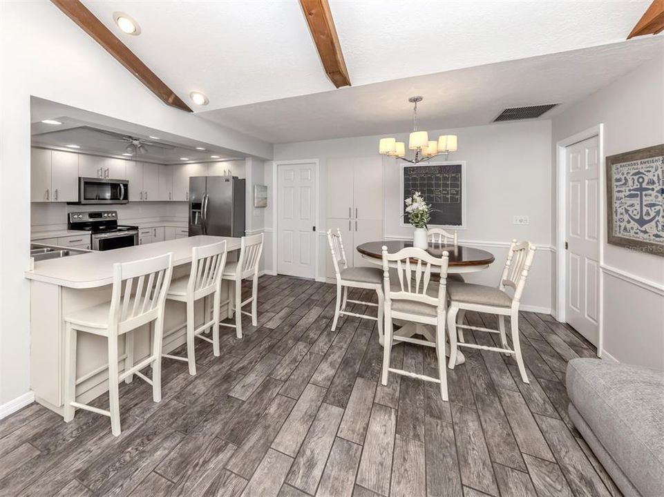 En Venta: $525,000 (3 camas, 2 baños, 2299 Pies cuadrados)