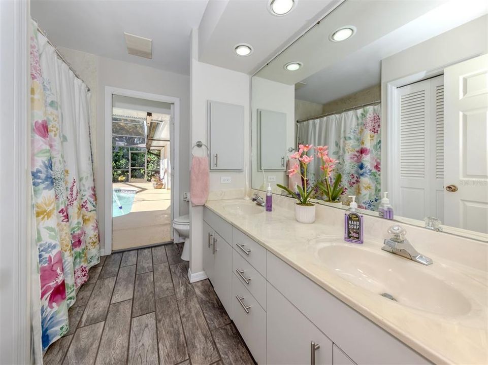 En Venta: $525,000 (3 camas, 2 baños, 2299 Pies cuadrados)