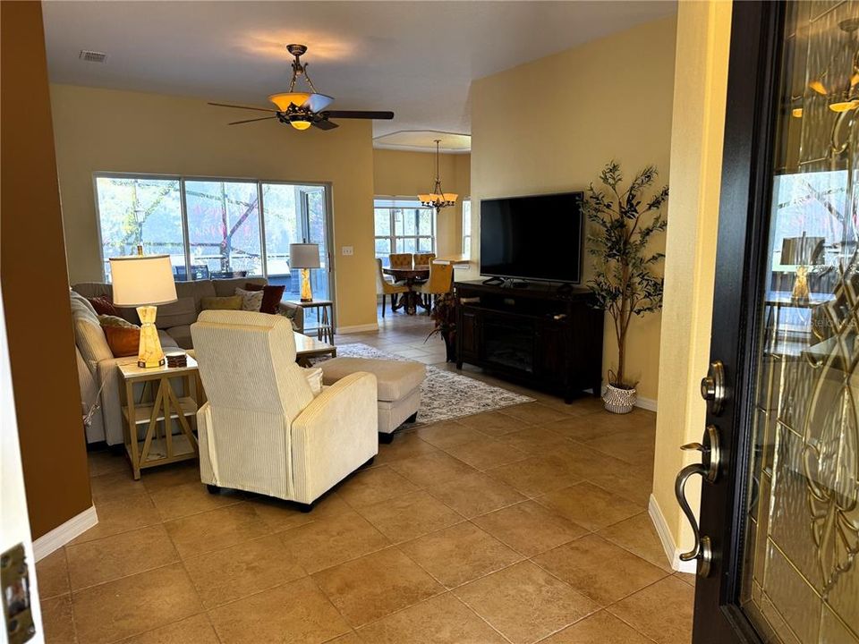 待售: $275,000 (2 贝兹, 2 浴室, 1491 平方英尺)