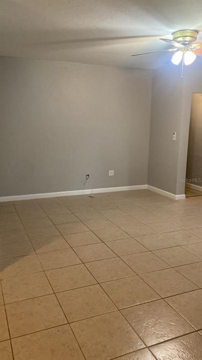 出租: $1,400 (0 贝兹, 1 浴室, 576 平方英尺)