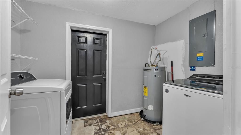For Sale: $299,900 (3 beds, 2 baths, 1598 Square Feet)