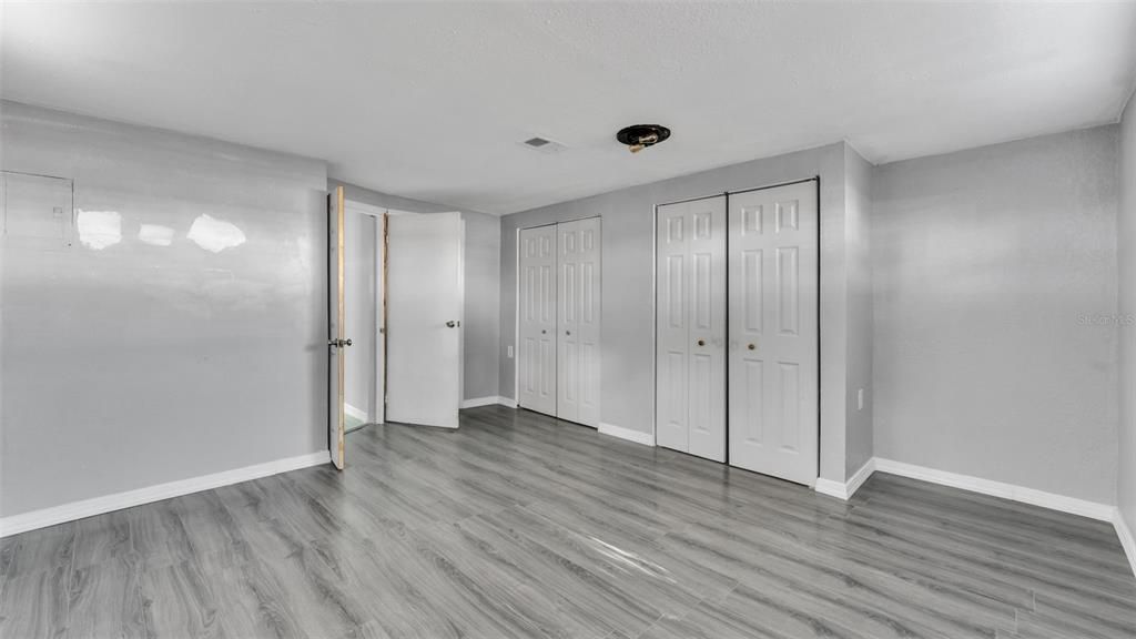 For Sale: $299,900 (3 beds, 2 baths, 1598 Square Feet)