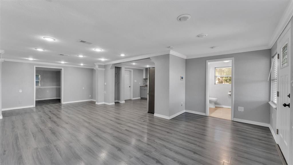 For Sale: $299,900 (3 beds, 2 baths, 1598 Square Feet)