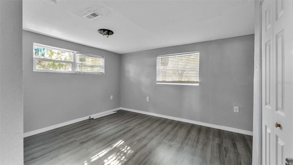 For Sale: $299,900 (3 beds, 2 baths, 1598 Square Feet)