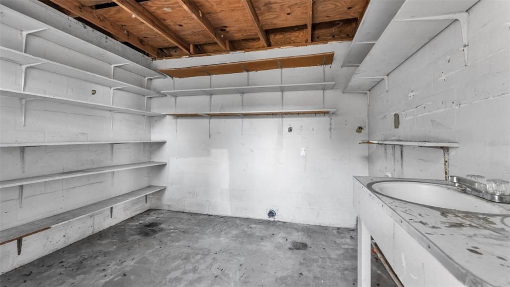 For Sale: $299,900 (3 beds, 2 baths, 1598 Square Feet)