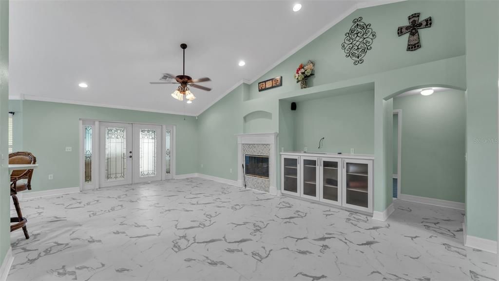 For Sale: $424,900 (4 beds, 2 baths, 2178 Square Feet)