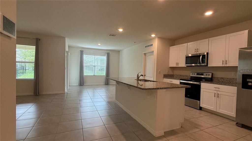 出租: $2,350 (3 贝兹, 2 浴室, 1676 平方英尺)