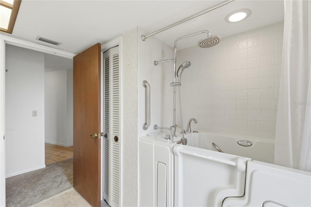 待售: $578,000 (4 贝兹, 3 浴室, 3068 平方英尺)