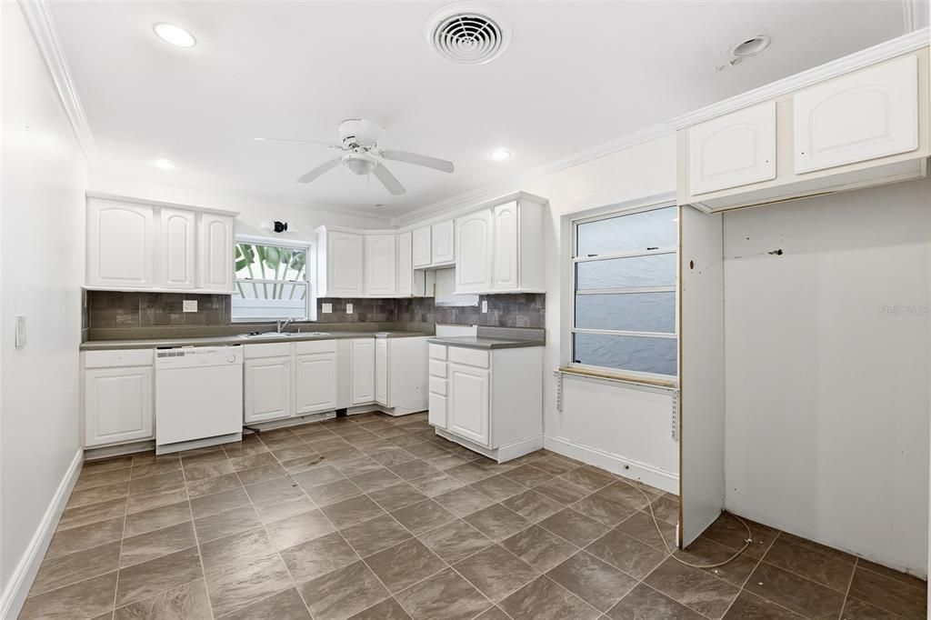 For Sale: $825,000 (3 beds, 2 baths, 1794 Square Feet)