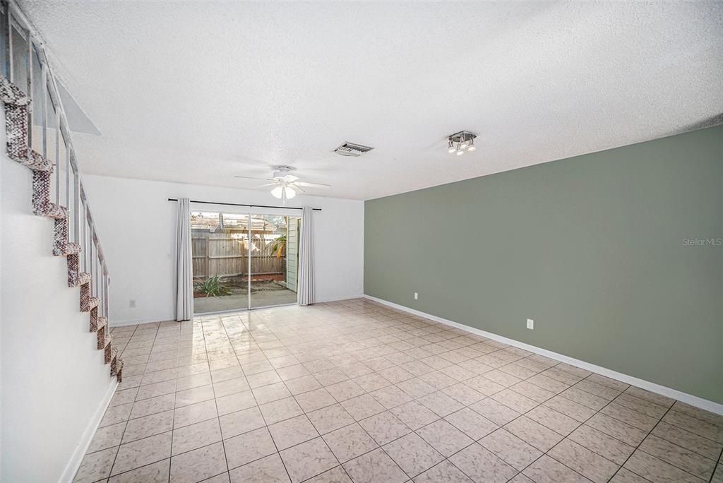 En Venta: $214,975 (2 camas, 2 baños, 1261 Pies cuadrados)