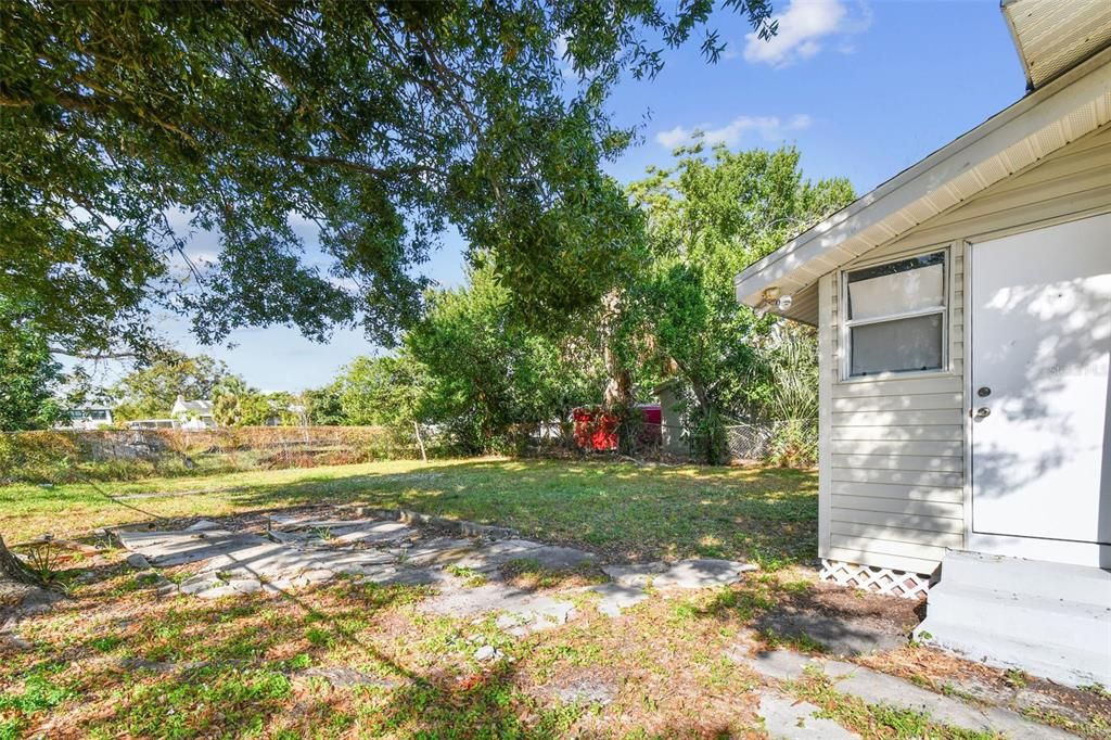 Active With Contract: $350,000 (3 beds, 1 baths, 1362 Square Feet)