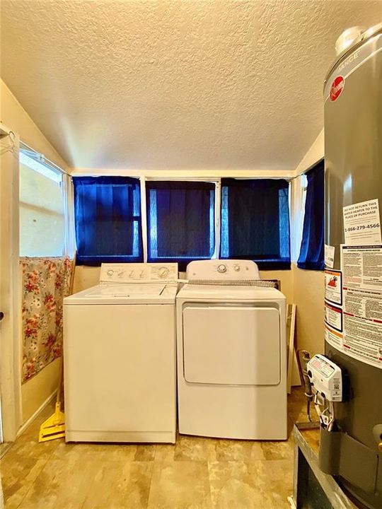 For Sale: $350,000 (3 beds, 1 baths, 1362 Square Feet)