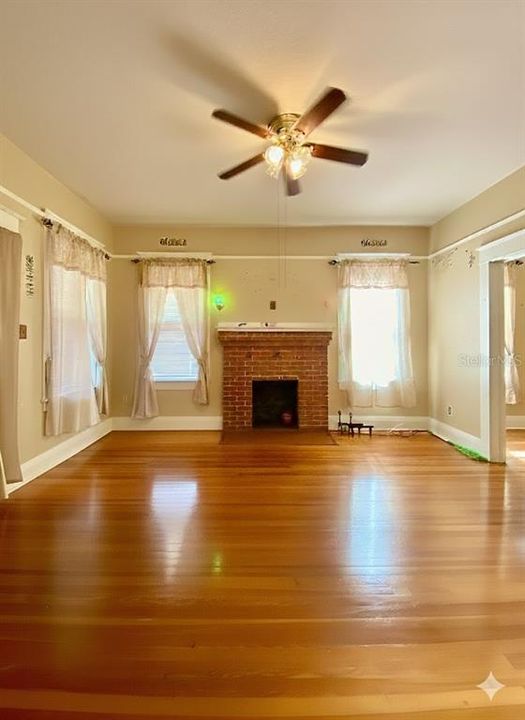 For Sale: $350,000 (3 beds, 1 baths, 1362 Square Feet)