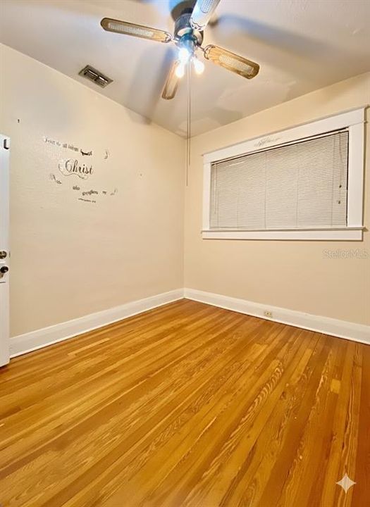 For Sale: $350,000 (3 beds, 1 baths, 1362 Square Feet)