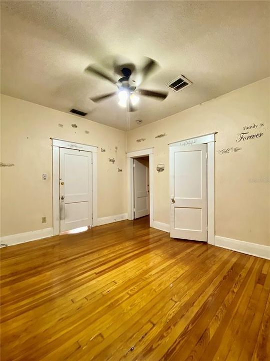 For Sale: $350,000 (3 beds, 1 baths, 1362 Square Feet)