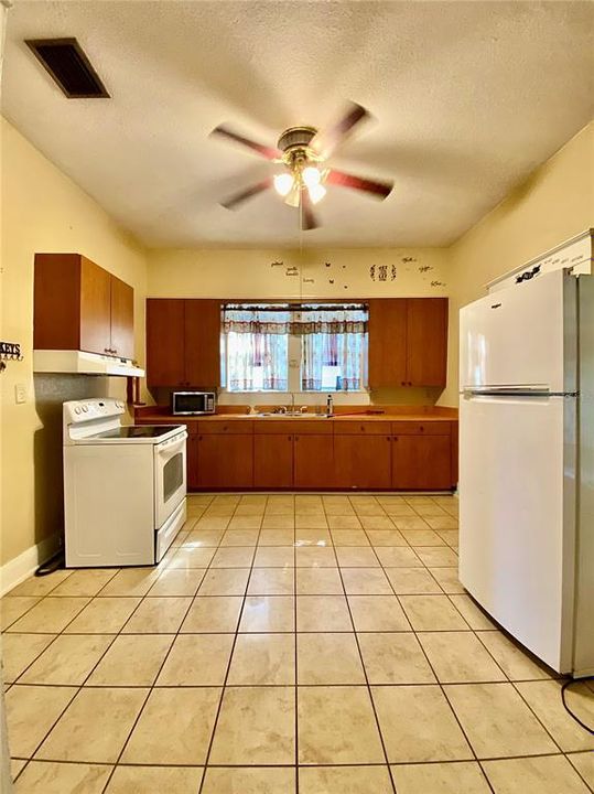 For Sale: $350,000 (3 beds, 1 baths, 1362 Square Feet)