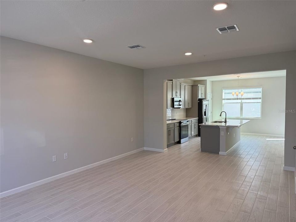 出租: $2,450 (3 贝兹, 2 浴室, 1693 平方英尺)