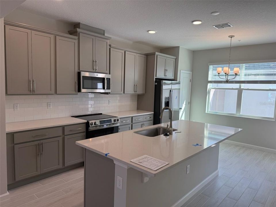 出租: $2,450 (3 贝兹, 2 浴室, 1693 平方英尺)