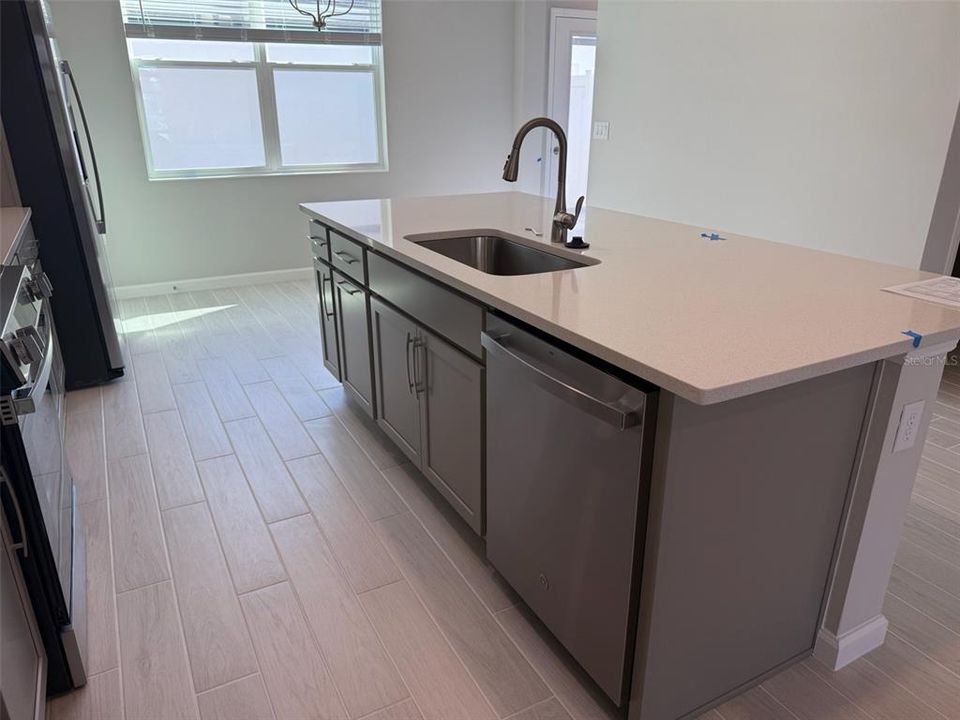 出租: $2,450 (3 贝兹, 2 浴室, 1693 平方英尺)