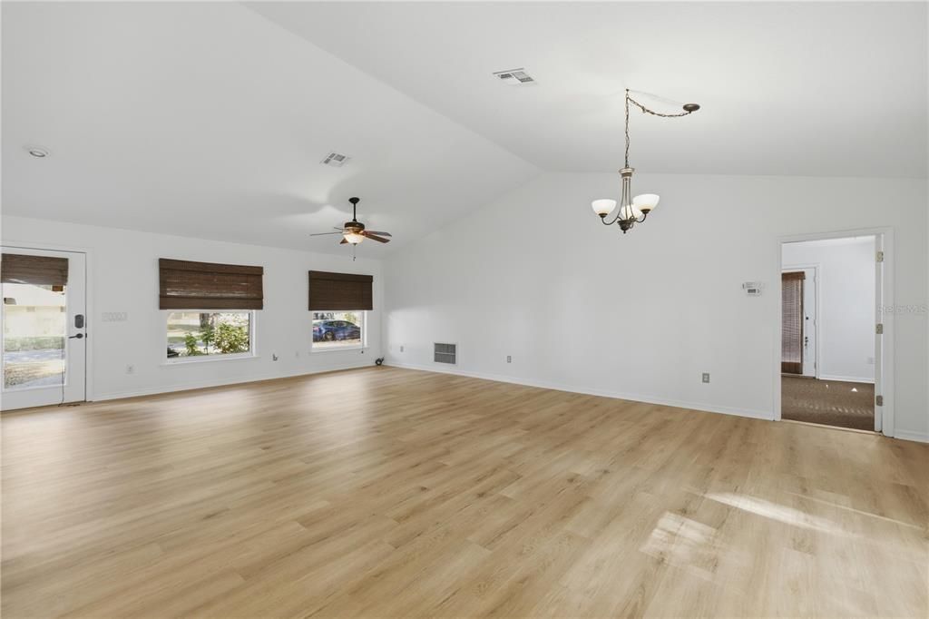 Active With Contract: $289,900 (3 beds, 2 baths, 1692 Square Feet)