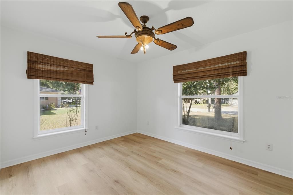 Active With Contract: $289,900 (3 beds, 2 baths, 1692 Square Feet)