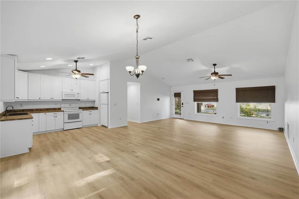 Active With Contract: $289,900 (3 beds, 2 baths, 1692 Square Feet)