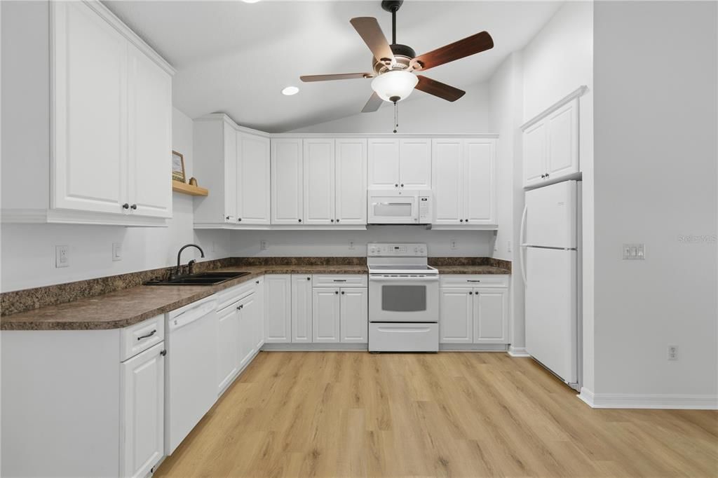 Active With Contract: $289,900 (3 beds, 2 baths, 1692 Square Feet)