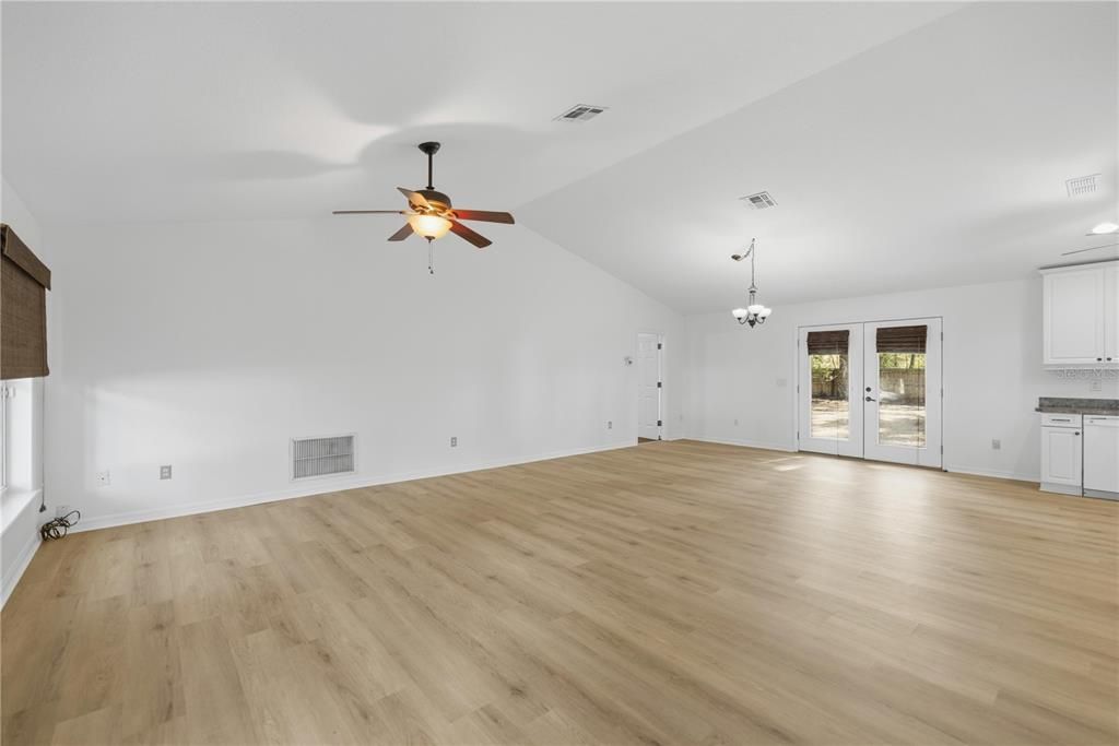 Active With Contract: $289,900 (3 beds, 2 baths, 1692 Square Feet)