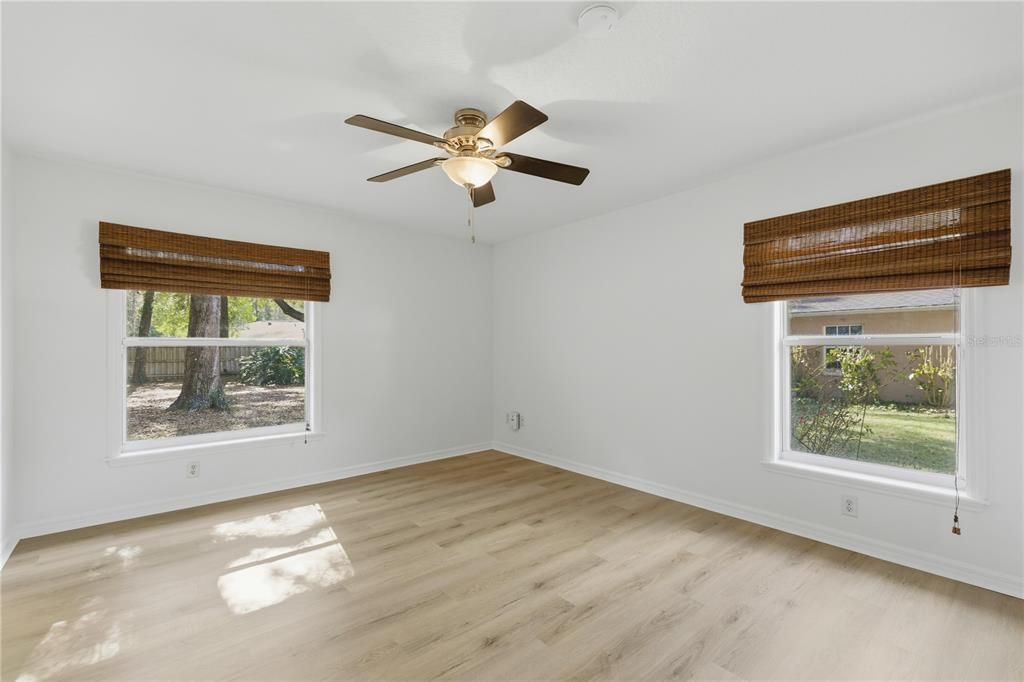 Active With Contract: $289,900 (3 beds, 2 baths, 1692 Square Feet)