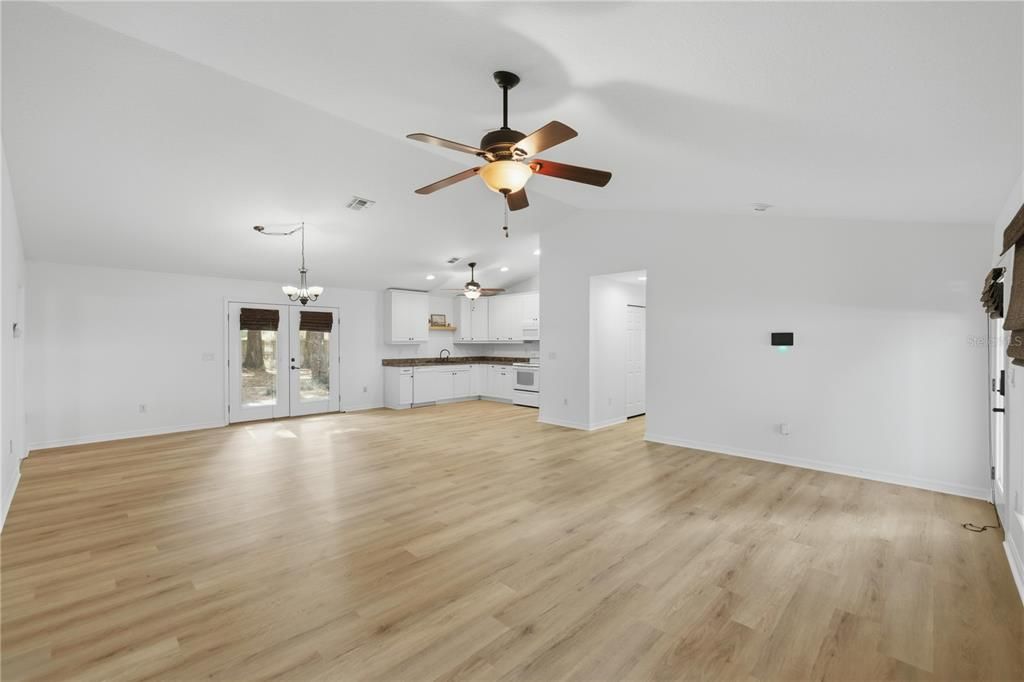 Active With Contract: $289,900 (3 beds, 2 baths, 1692 Square Feet)